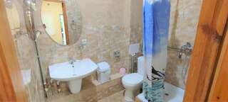 Гостиница Памир Судак Роскошный четырехместный номер-1